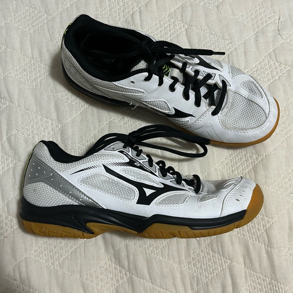 Mizuno White Black Gum Athletic Shoes